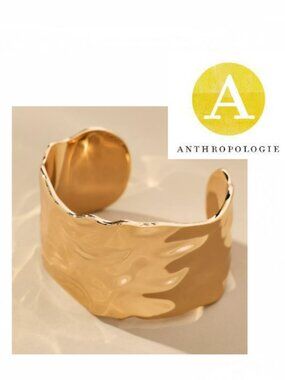 NWT gold hammered cuff bracelet / bracelet manchette or